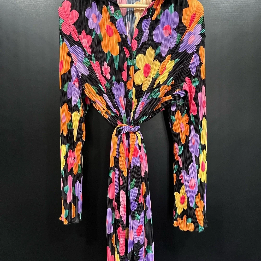 Peppermayo plisse contrast collar shirt dress in floral print - Picture 2 of 6